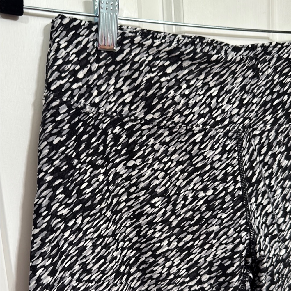 Calvin Klein Performance Capris - Picture 2 of 3